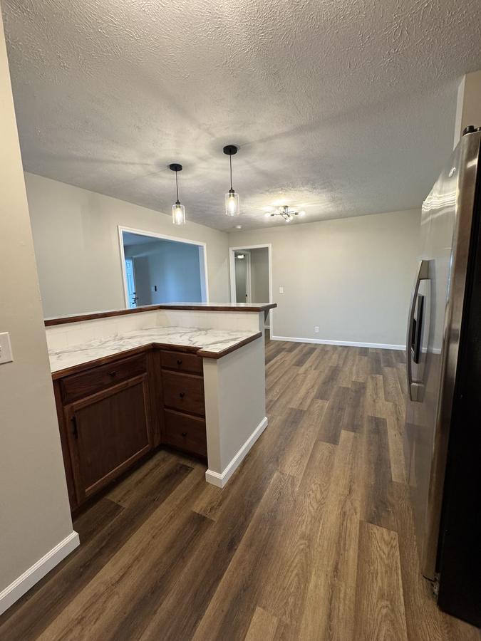 Dining, toward the kitchen